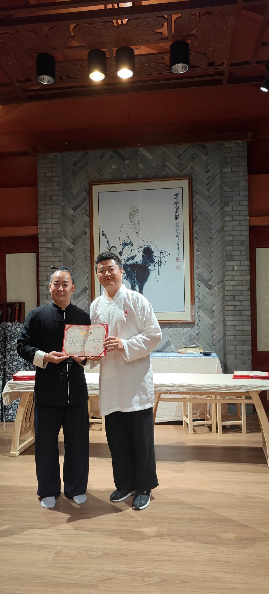 国家级非遗传承人清风子道长与青舰代表在武当山合影留念